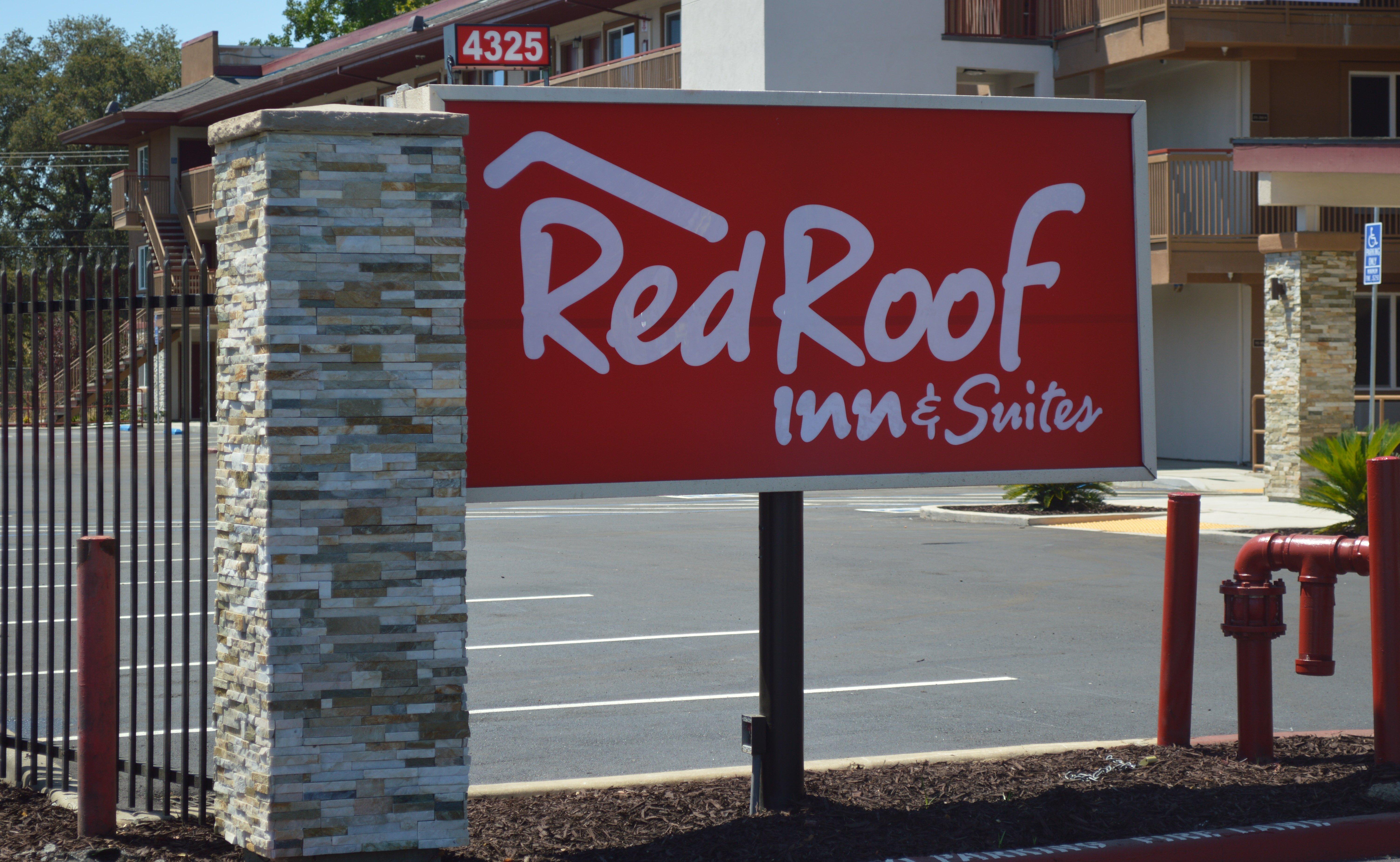 Motel Red Roof & North